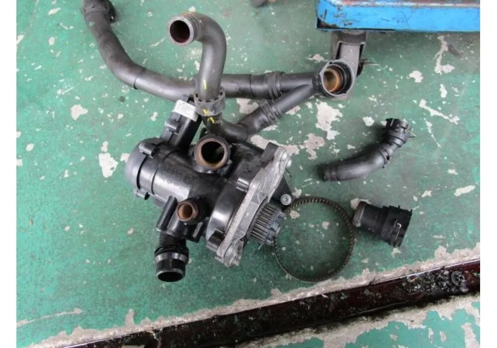 京都府長岡京市より、アウディTTクーペ漏れウォーターポンプ交換ご入庫頂きました。