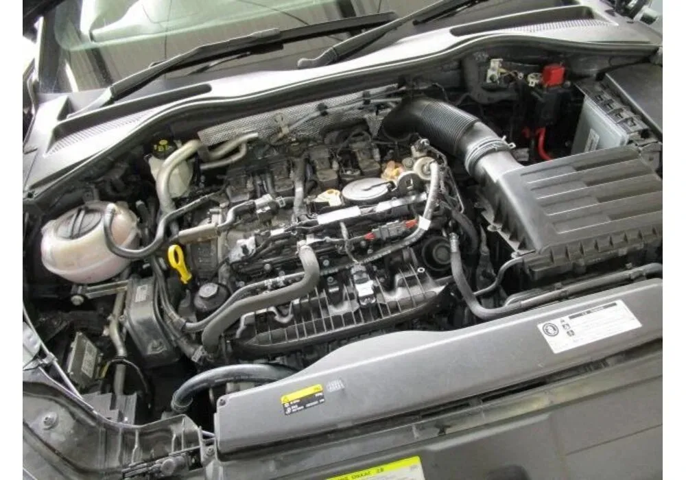 京都府長岡京市より、アウディTTクーペ漏れウォーターポンプ交換ご入庫頂きました。