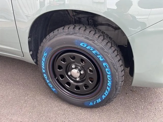 ホイールはデイトナG2ブラック タイヤはトーヨーオープンカントリー