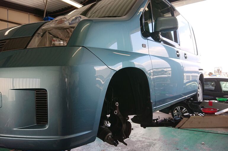 大阪　高槻市　ハブベアリング交換修理　ホンダ　モビリオご入庫です。京都　八幡市　枚方市　楠葉　京田辺市　久御山町　城陽市　宇治市などからもお問い合わせお待ちしてます。