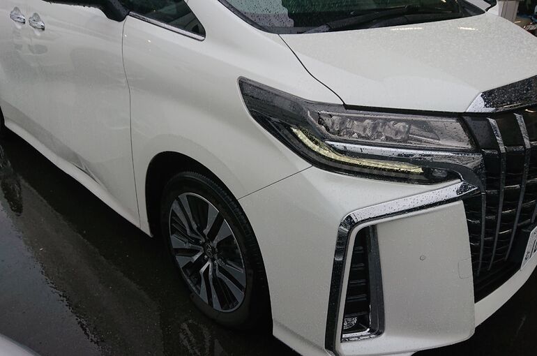 京都　八幡市よりアルファードＡＧＨ30板金塗装修理ご入庫いただきました。大阪　枚方市　楠葉　京田辺市　城陽市　久御山町からもお問い合わせお待ちしてます。