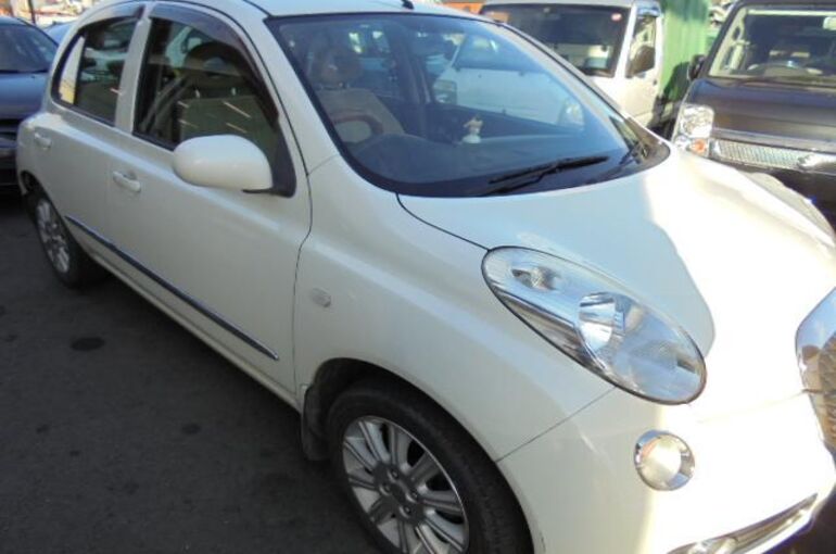 ニッサン　マーチ　ＡＫ１２　車検点検整備　エンジンオイル交換　リヤブレーキ交換　京都大山崎　